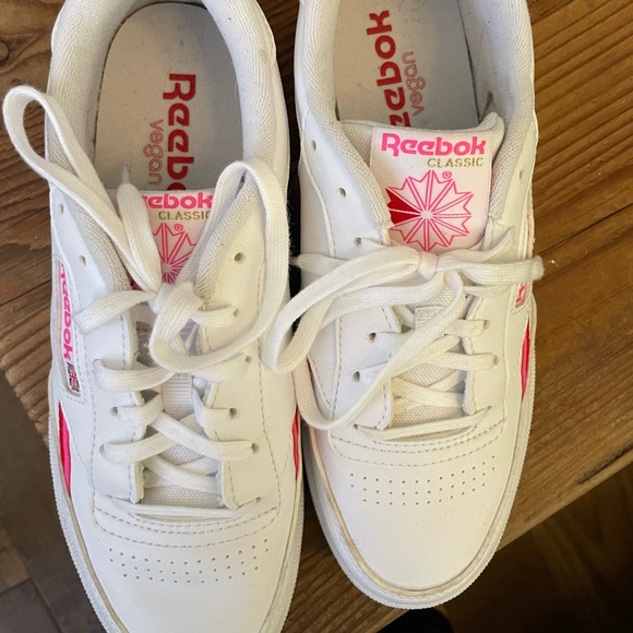Pink/red Reebok women’s size 9 - Picture 3 of 4
